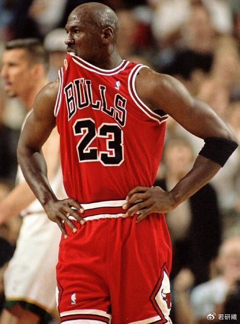 kaiyun体育app-乔丹：我连续11场30+，科比：我连续16场30+，他：麻烦让一让|科比·布莱恩特|凯文·杜兰特|俄克拉荷马雷霆队|奥兰多魔术队|迈克尔·乔丹_新浪体育_新浪新闻