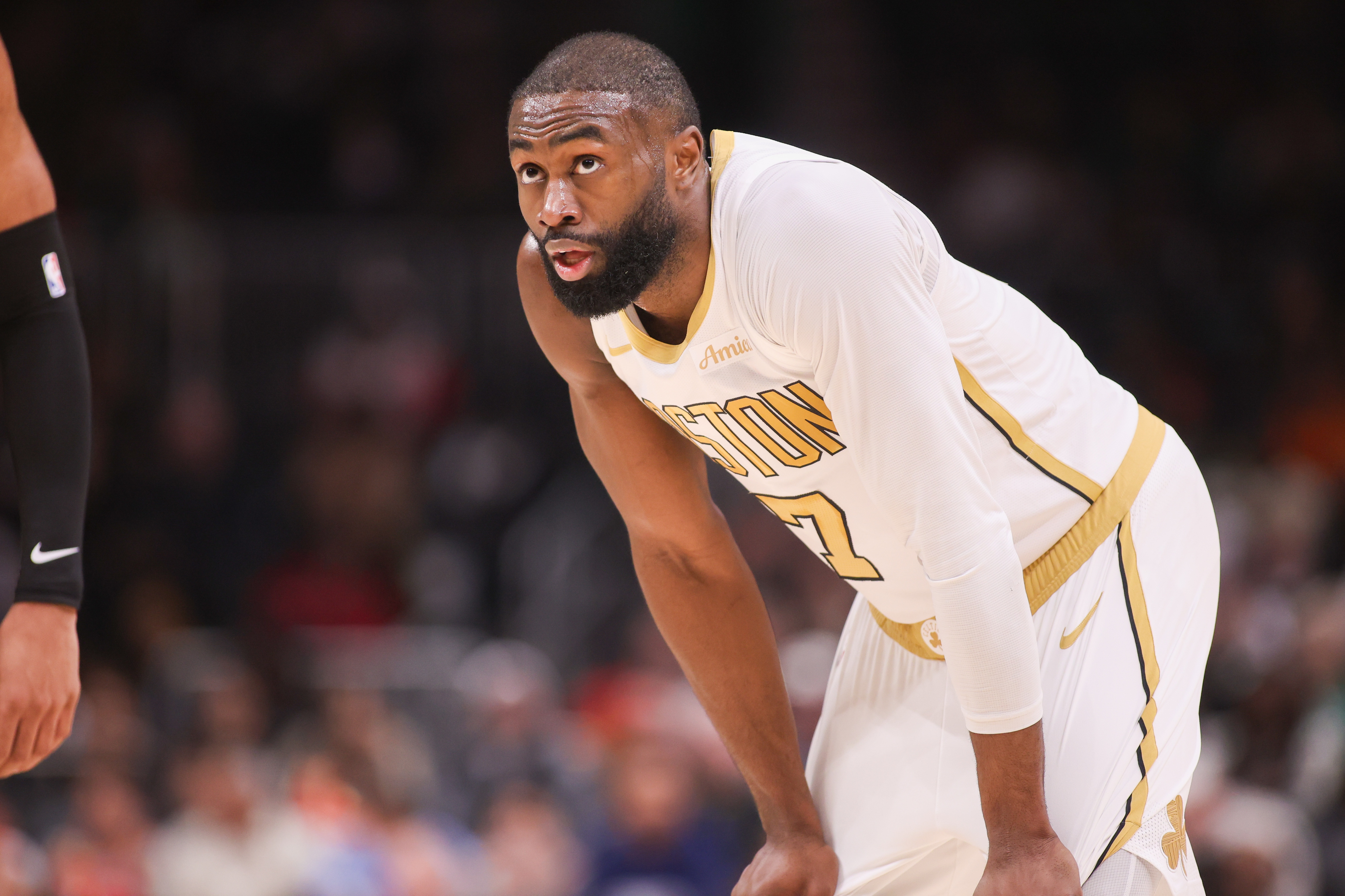 可惜空砍！布朗28中14砍全场最高33分&amp;填满数据栏 最后一度追平